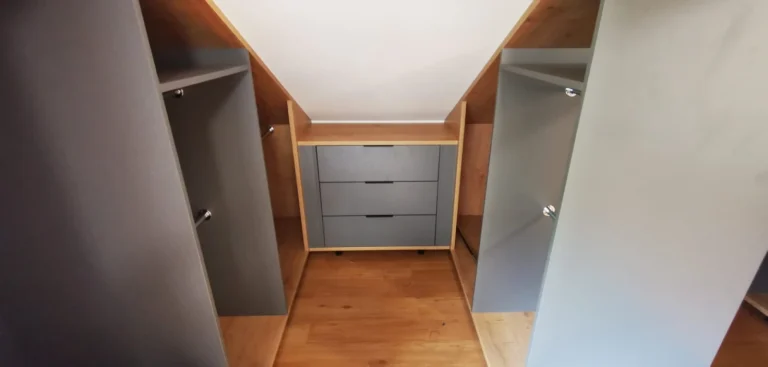 atypicky satnik na miru