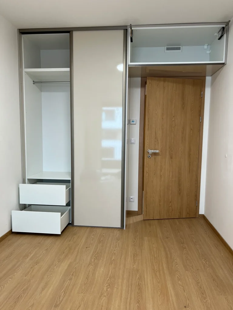 vestavena skrin izba open